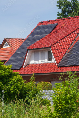 Moderne Wohngebäude im Grünen,  Bad Zwischenahn, Niedersachsen, Deutschland