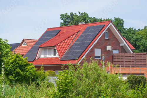 Moderne Wohngebäude im Grünen,  Bad Zwischenahn, Niedersachsen, Deutschland