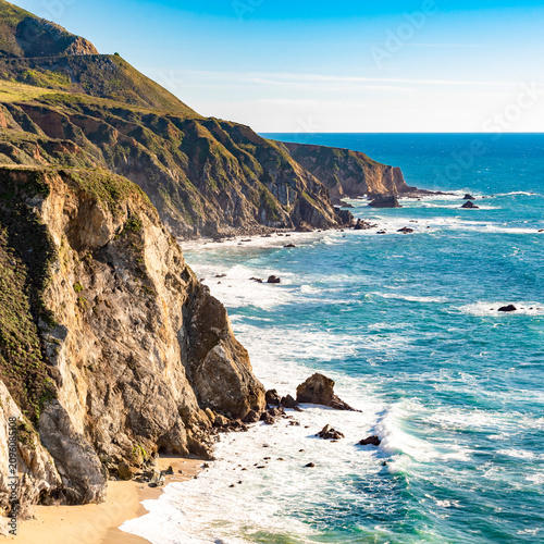 Sunny day landscape of the dramatic coastal mountains in Big Sur