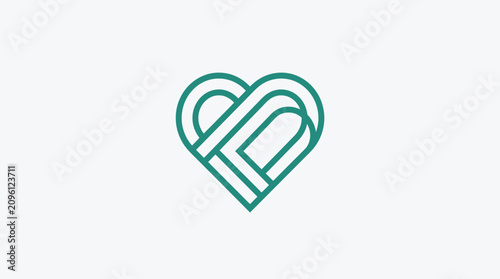 Fotografie Green heart shaped link icon symbol.