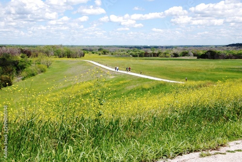 Canvastavla The Hike and Bike Trail at Waco Lke receives numerous visitors throughout the year