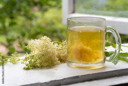 Картината върху платно Filipendula ulmaria or meadowsweet tea