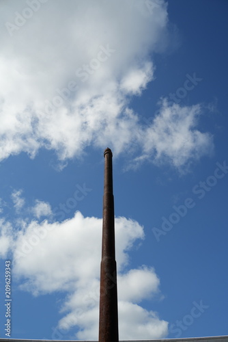 ポールと青空