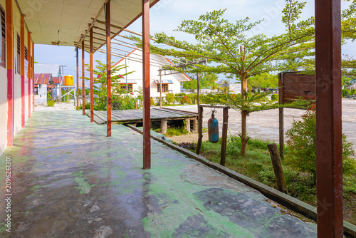 Foto The old school on the island