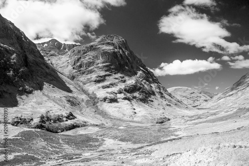 Принти на полотні Dramatic view of Bidean nam Bian, one of the high peaks of Glen Coe in the Scottish Highlands, in Black and White