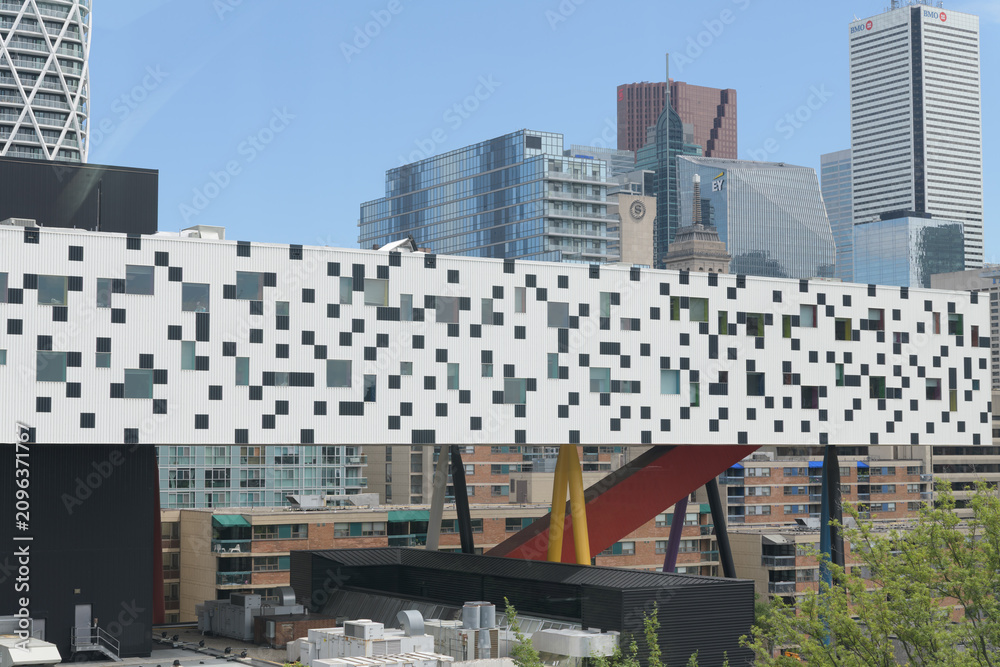Obraz premium wide view of Will Alsop's Rosalie Sharp Centre for Design “box on legs” 100 McCaul St viewed from the Art Gallery of Ontario, Toronto