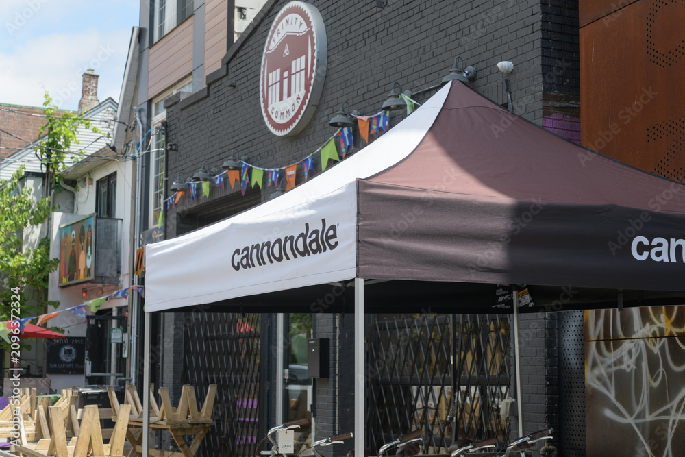 Obraz premium cannondale event tent outside Bikes on Wheels, bicycle shop, located at 299 Augusta Av, Kensington Market, Toronto