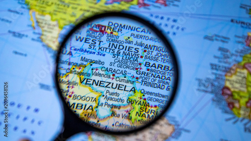 Cuadro en lienzo Magnifying glass focusing on venezuela and caribbean islands on world map