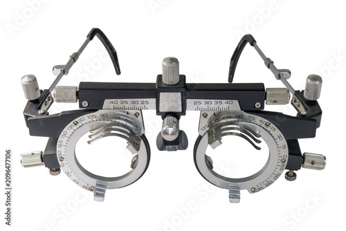 Optometry trial frame with adjustable lens axis measurement scale