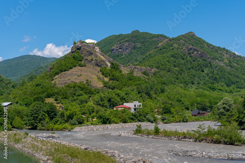 Φωτογραφία Ruins of Minda castle – a medieval fortress in Racha, western Georgia