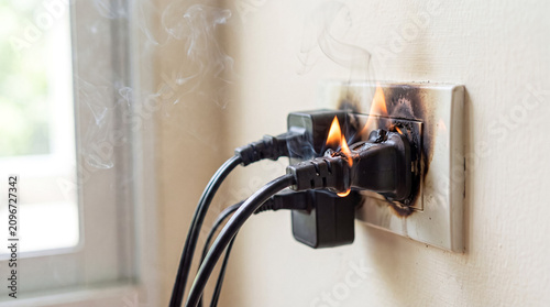 Cuadro en lienzo Electrical Outlet Overload Causing a Dangerous Fire