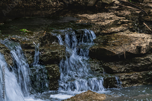 Obraz na plátně Waterfall at Heartman Park Lee's Summit