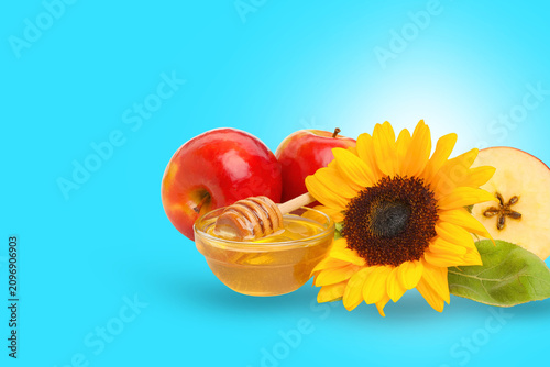 Bild auf Leinwand Brightly colored apples and honey complement a sunflower on display