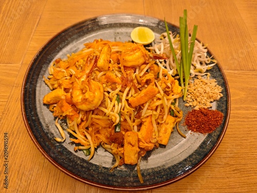 Fried rice noodles 