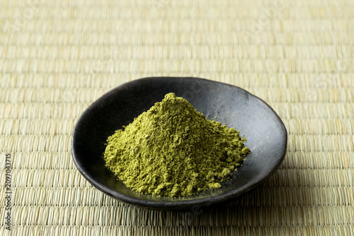 Tableau sur toile 黒皿に盛られた抹茶