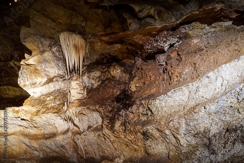 Obraz na płótnie Limestone Cave Formations and Stalactites