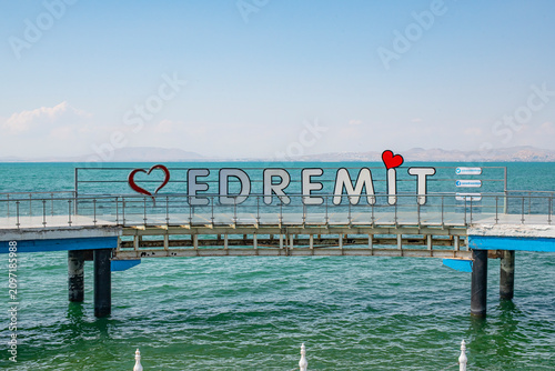 Foto Edremit, a district of Van province, stands out as a place with beautiful scenery situated on the shores of Lake Van