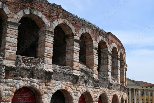 Détail architectural des arènes de la ville de Vérone