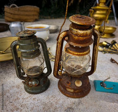 Obraz na płótnie Rusty vintage kerosene lanterns with glass globes seen at an outdoor flea market