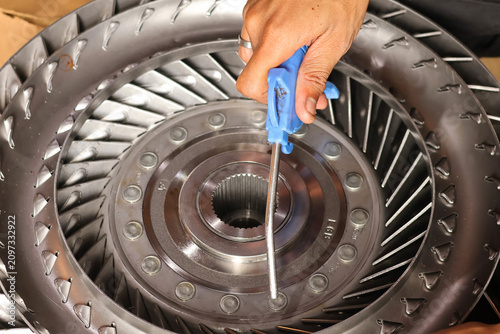 Bild auf Leinwand Mechanic using air blow gun on torque converter