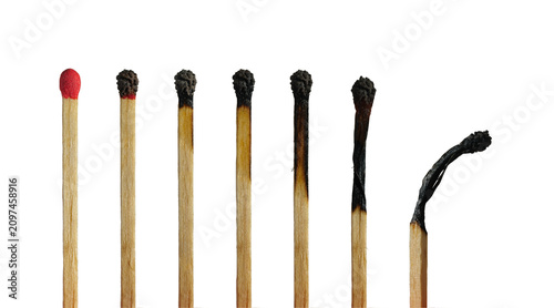 Schilderij op canvas Row of matchsticks showing progression from unused to completely burnt and bent