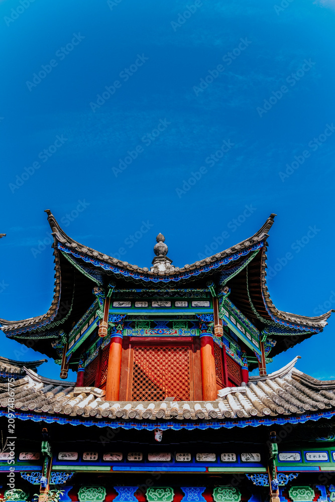 Fototapeta premium Traditional Chinese temple roof under blue sky