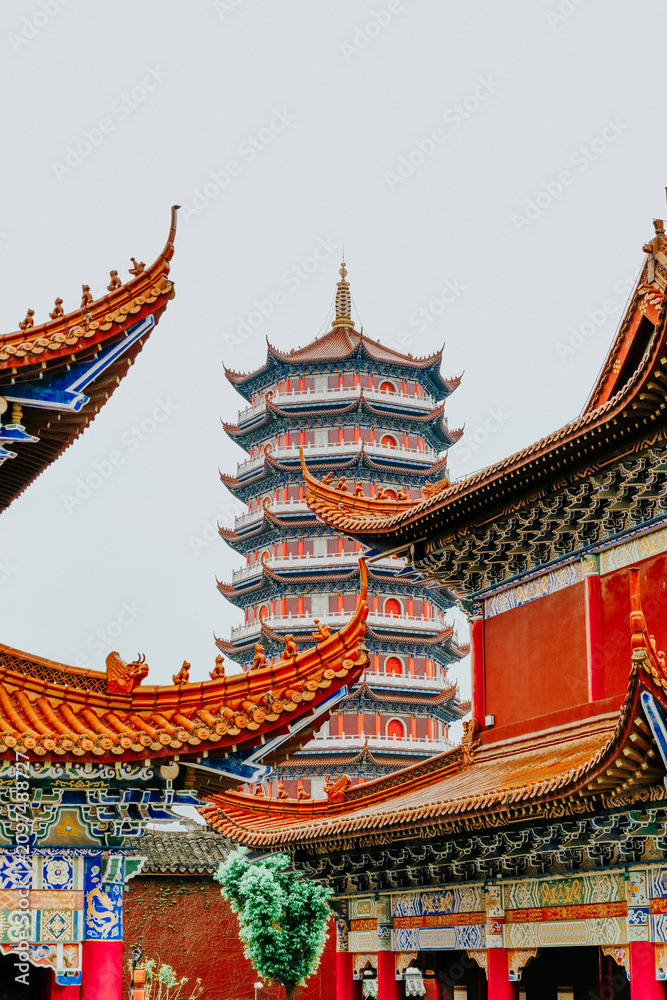 Fototapeta premium Chinese temple roofs and pagoda
