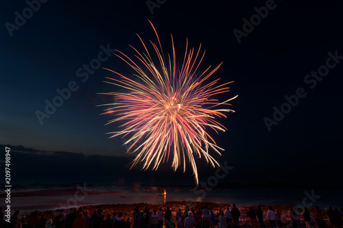 Foto Magnifique feu d'artifice sur la mer en Bretagne