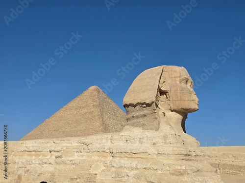 Sphinx and the Great Pyramid of Giza, Cairo, Egypt