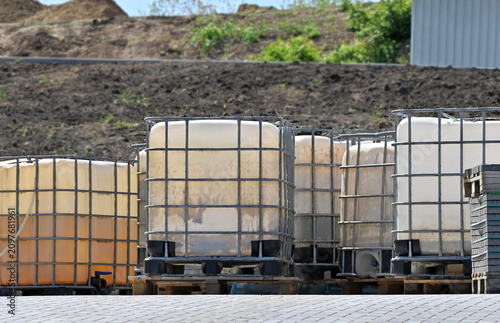Fotografía Polymeric IBC container for liquid