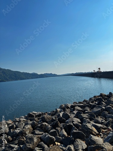 The edge of the reservoir is full of rocks.
