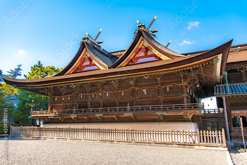 岡山県岡山市 青空に映える国宝・吉備津神社本殿の美しい比翼入母屋造（吉備津造）