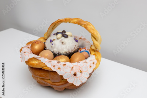 Easter bread basket with decorated eggs and sweet cake