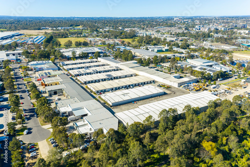 Foto Aerial photograph of a large and developing industrial precinct consisting of a