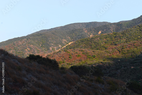 Foto Chaparral Ridge Trail Across the Corona Foothills