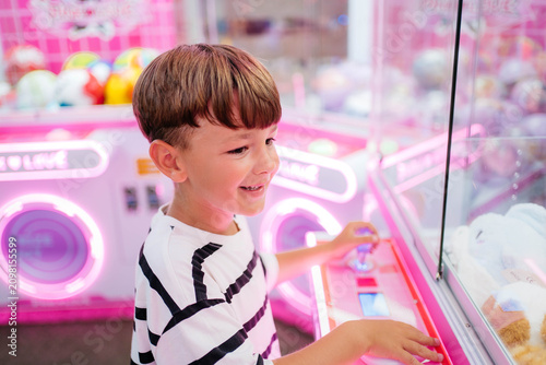 Slika na platnu Kid having fun in entertainment center