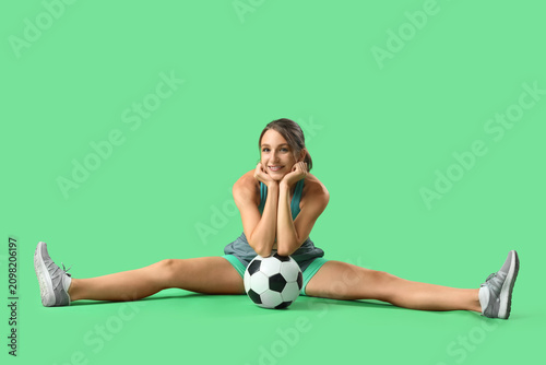 Beautiful young sporty woma...