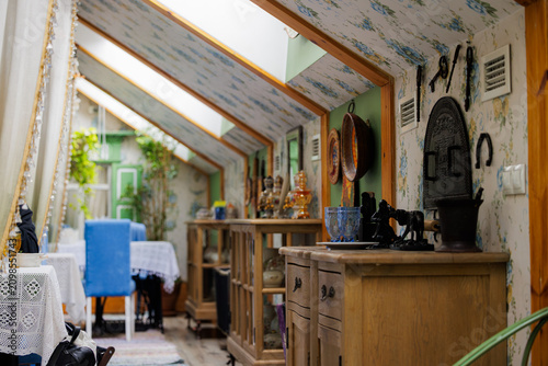Quadro su tela Charming indoor space filled with vintage decor and natural light in a cozy sett