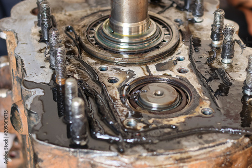 Tableau sur toile Dismantled car engine casing with greasy shaft and threaded studs
