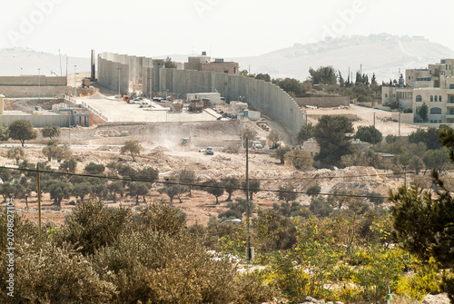 Israel, constructing the wall between Jerusalem and West Bank