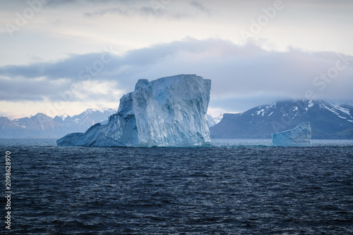 Εκτύπωση καμβά The magnificent natural landscape of sea icebergs in the South Georgia Islands