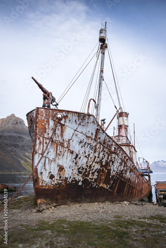 Tableau sur toile Abandoned whaling ship at the Guridviken whaling station in the South Georgia Is