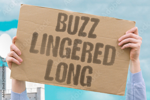 Konstfotografi "Buzz Lingered Long" Humming tone remained persistent