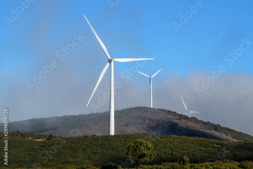 The wheels of a wind turbine are turning on the plateau of Madeira.