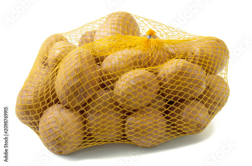 Filet de pommes de terre isolé sur un fond blanc