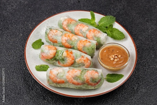 Gỏi cuốn, Vietnamese spring rolls, summer spring rolls, or salad spring rolls, a traditional dish in Vietnamese cuisine consisting of chicken, shrimp, vegetables, bún, and other ingredients wrapped in