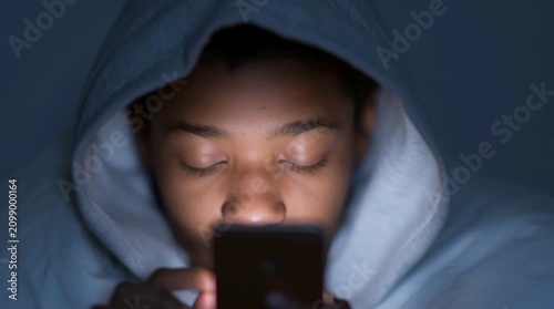 Minors who use social media are addicted to gadgets
