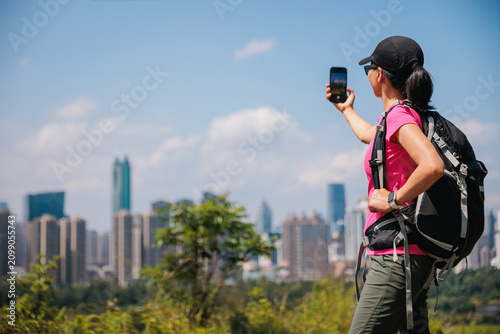 Canvas Print Woman hiking on mountain top in Hong Kong