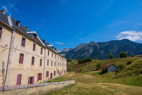 Fototapeta kuchenna Le Village fortifié de Mont-Dauphin dans les Hautes-Alpes en France