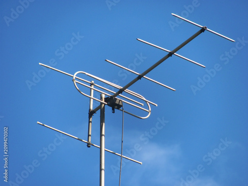Obraz na plátně Outdoor television antenna for VHF channels against a clear blue sky